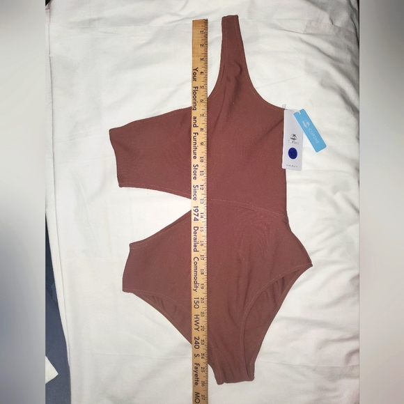 : Cupshe Swimwear Cutout One Shoulder Size XS cut out 1 piece swimsuit - Picture 13 of 13